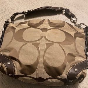 Coach Purse. Read all see pics.